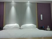 今晚高素质御姐型外围女 舔弄大屌硬了坐上了自己动 侧入猛操边揉奶子