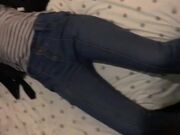 有恋脚癖姐夫把家里带孩子的小姨子弄迷煳了舔完脚开始抽插