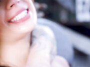 金发巨乳妞搭顺风车被司机载到荒野