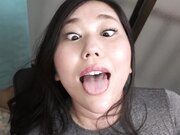 咖啡馆女孩 被两个男人肆意地攻击