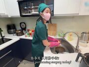 女醫生下班回家還知道要洗碗