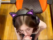 眼镜毛妹小女友第一视角吃大屌，跪在椅子上翘起求操