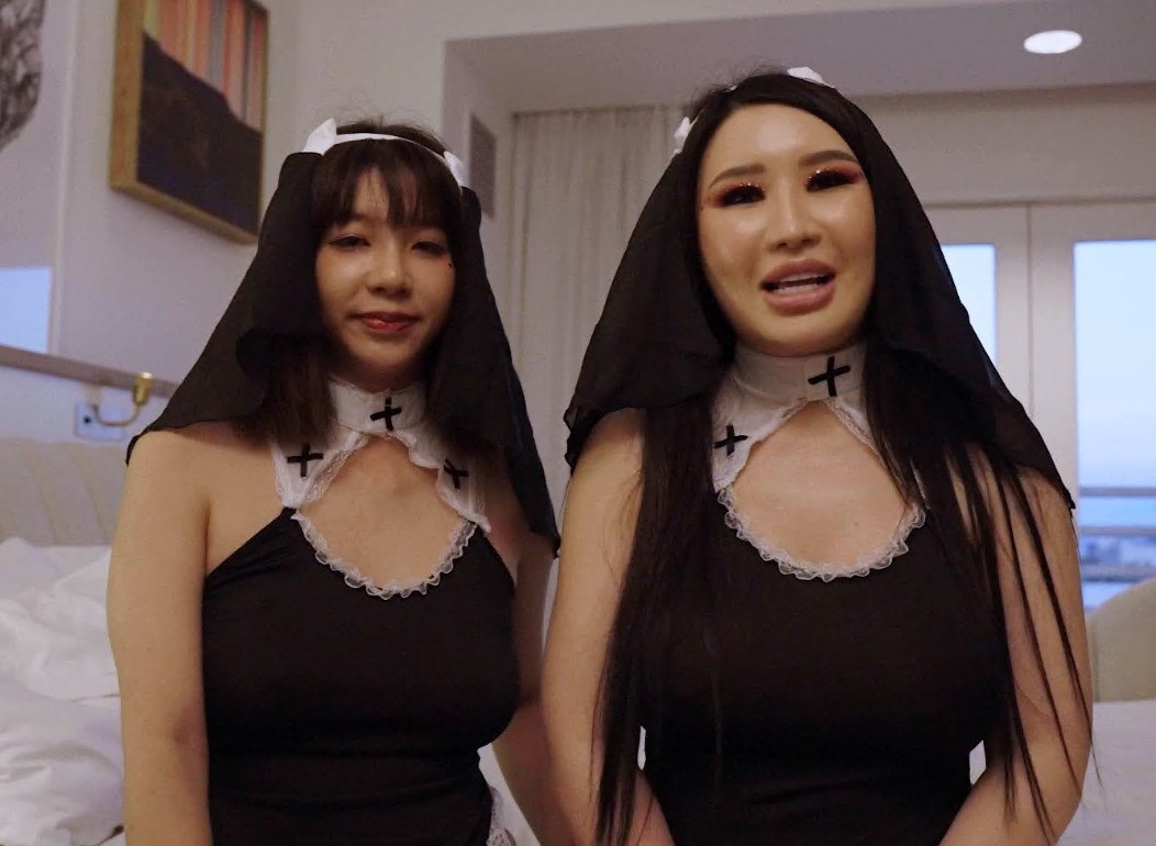 与美国女优修女装扮