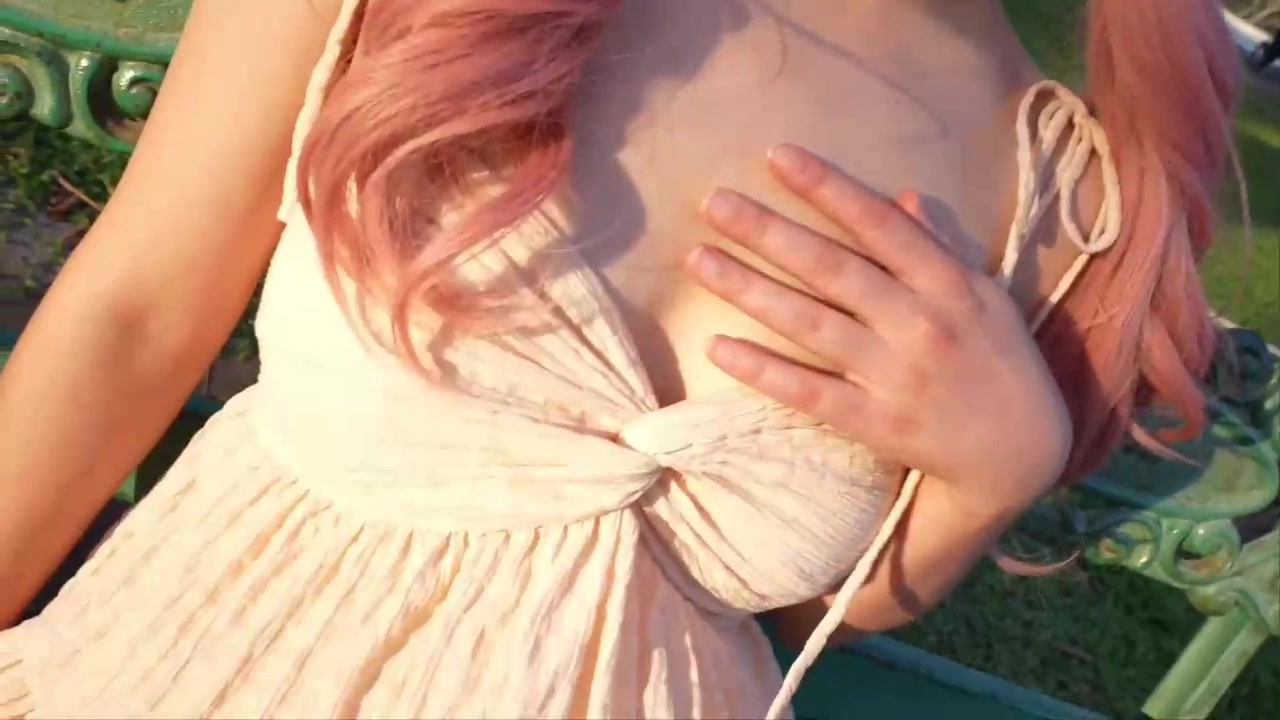 樱花小猫_小猫的夏日户外露出～回家就被老公按在床上猛干