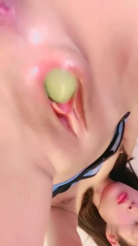 来看看清纯小骚逼的自慰游戏 全程露脸玩逼玩菊花灌肠喷奶尿尿