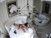 偷拍高级酒店风流少妇和野男人偷情 出门害怕被人认出来