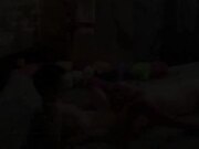 留学生小雨为了免租和寄宿家庭的洋老头做爱 这大爷的卵蛋貌似有毛病这么大