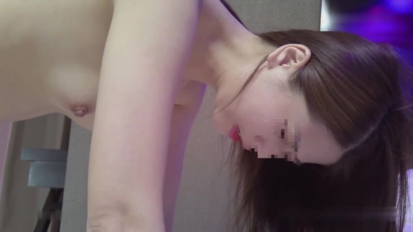 18岁又白又嫩的清纯美少女被玩弄小穴和菊花 逼嫩得出水够玩几年