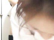 约炮漂亮女同事电影院偷情啪啪 去女厕所接着站炮爆操太刺激竟忘带套了