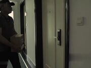 快递员强奸篇寂寞少妇网购情趣用品收货时被快递员强干