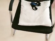 风骚少妇今天在家休息逼逼痒了勾搭男主插一下 先给狼友看看粉嫩的逼逼厕所尿尿