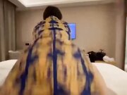 长期母狗_某男企业白领分享在公司白嫖了三年的女同事，后入打的屁股都红了