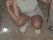 和女友第一次尝试户外就被3P内射