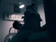 透明微型迷你的大屁股伸出内裤全露勾引员工