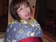 京花很快恢复了心情 并在阴部仍然中出的情况下继续做爱