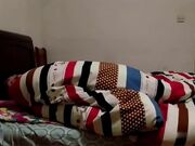 单位上班的良家少妇美女下班和主任开房 害羞躲在被子里被拉掉内裤男边干边拍