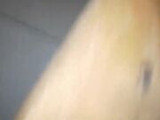 鸡巴毛都白了的前进帽老头被小伙领到野鸡家操老逼老熟女技术过硬