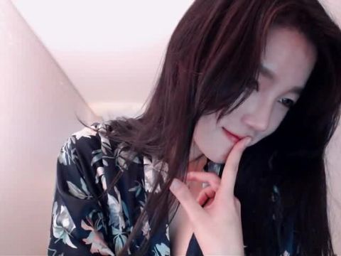 韩国美女浴袍内真空秀