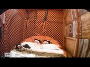 很会玩让女友穿着黑丝开裆搞一个多小时