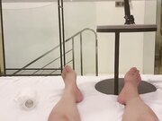 双马尾网红女神，酒店约炮随意玩，半脱内裤扣骚穴，搞的小穴好湿，特写舔屌骑乘位，美臀上下套弄