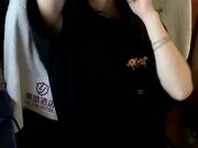 极品尤物眼镜学生妹 外表清纯小虎牙 黑丝掰嫩穴 男友掏JB抽插几下