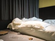 新人纹身小哥约炮身材苗条美乳少妇太紧张没有射出来让加钟打飞机