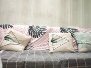 约操良家骚人妻，撩起衣服大奶一顿揉，大长腿炮架子，屌太大搞得受不了