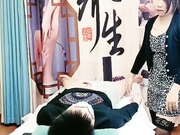 骚技师调戏男客户激情啪啪 黑丝情趣口交大鸡巴主动上位让小哥玩着奶子抽插