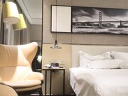 白衣牛仔短裤少妇啪啪，翘起屁股口交摸逼后入抽插猛操