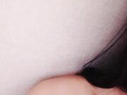 样子淫骚的大二眼镜妹用性用品诱惑憨厚老实的外卖小哥抵挡不住诱惑啪啪