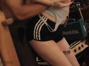 窥视美艳推主的午间性爱_抽插到身体抽搐与不停晃动的美乳