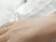 年轻的小宝贝露脸奶子发育的很不错 渣男一只手都握不过来 粉嫩骚逼无套抽插