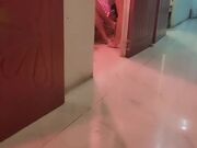 路边小旅馆飞哥发现个新淫窝里面有不少漂亮的卖淫女观众刷礼物让他连干两个妹子