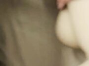 体验爆乳充气娃娃热穴 见体验馆爆乳服务员够骚 推倒上床后入爆操浪叫