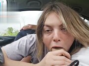 勾引司机野战找个没人的地方直接脱光开始爆操粉嫩骚穴