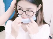 黑白配 小伙带着白嫩眼镜女友参加淫趴 被黑鬼无情输出 心疼不已 肉棒太粗了