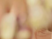 和两个丰腴白嫩嫩的漂亮妹子度假 打雪仗肉体摩擦受不了室内互相爱抚情欲旺盛