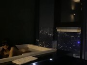 约了个饥渴皮肤极品身材白皙的亚裔美妞酒店浴池里坐上大黑屌扭腰爽到停不下来