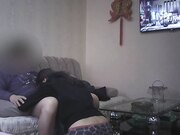 趁着情妇老公出差上门沙发上爆操露脸丰满骚人妻沙发干一次上床又干一次