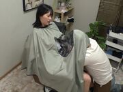 她用她天然的G罩杯轻轻地包裹着爱人的阴茎3