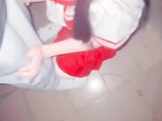 意淫亲妹妹_爸妈睡着后半夜拉着妹妹天台做爱.mp4