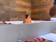 浴室中骚逼急不可待直接让大鸡巴强硬进入骚穴