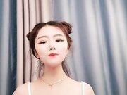 保时捷车模为赚钱下海被炮友各种操 小背心哪咤头展示身材 蹲着被炮友插嘴