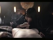 超级淫荡的做爱女生边抽烟边和我做爱