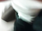 小伙大战熟女人妻 急不可耐衣服都不来不及脱完 扑倒在床上开始插入