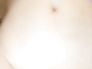 风骚的大二学妹露脸与小哥哥约会 床上舌吻深喉口交被小哥哥无情抽插