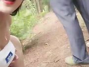 渣女来袭农村地头勾搭大爷调情口交野战结束了撒尿尿量真足