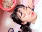 颜值不错白皙苗条妹子双人秀 撸管插嘴后入抽插浴室洗逼逼