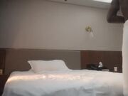 狼哥新找个黑超留学生玩国产妹子 连操两高颜值学生妹 一个披肩校花