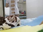 夫妻居家啪啪骚女穿上情趣护士装舔弄口交 性感大屁股骑坐猛操特写套弄